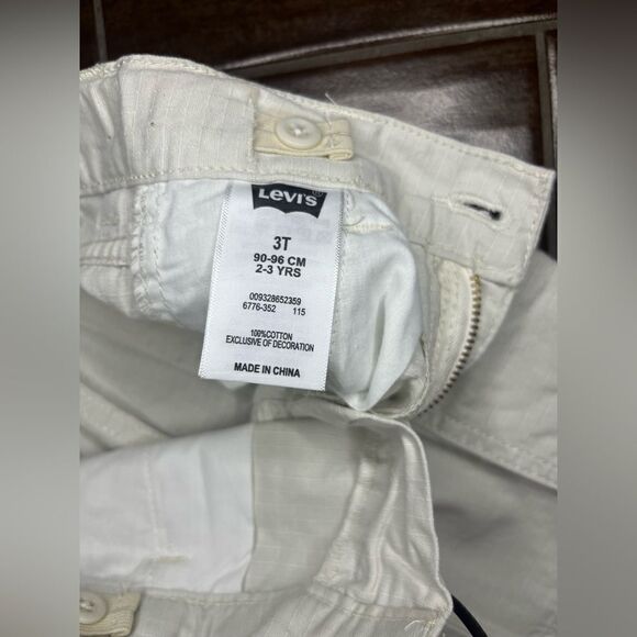 Levi’s Cargo khaki shorts sz 3T - Picture 2 of 3